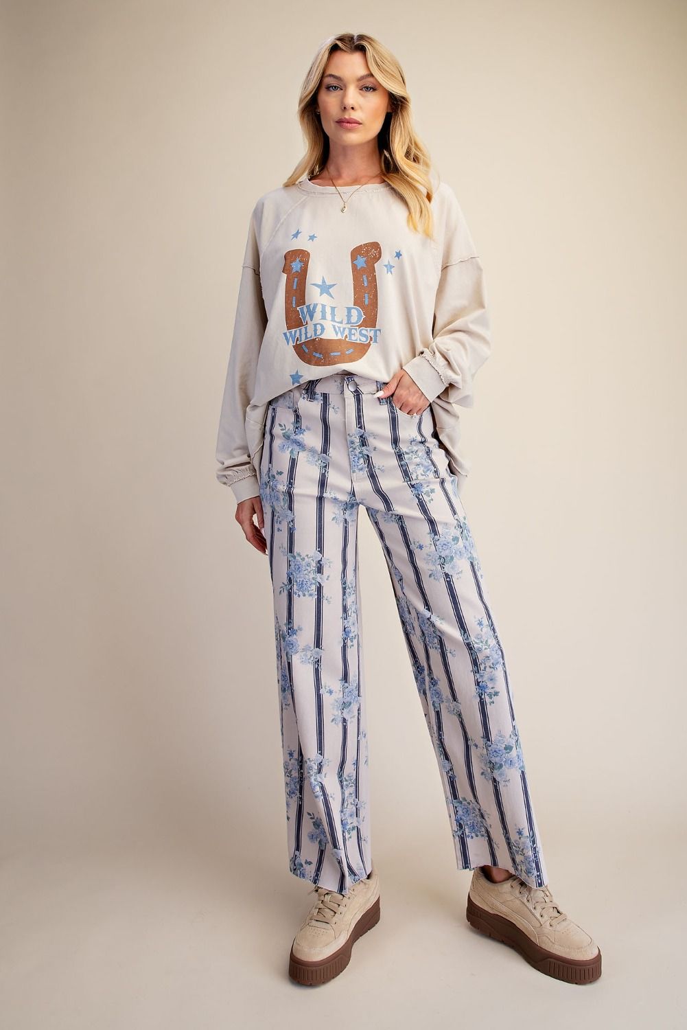 HORSESHOE GRAPHIC WASHED TOP