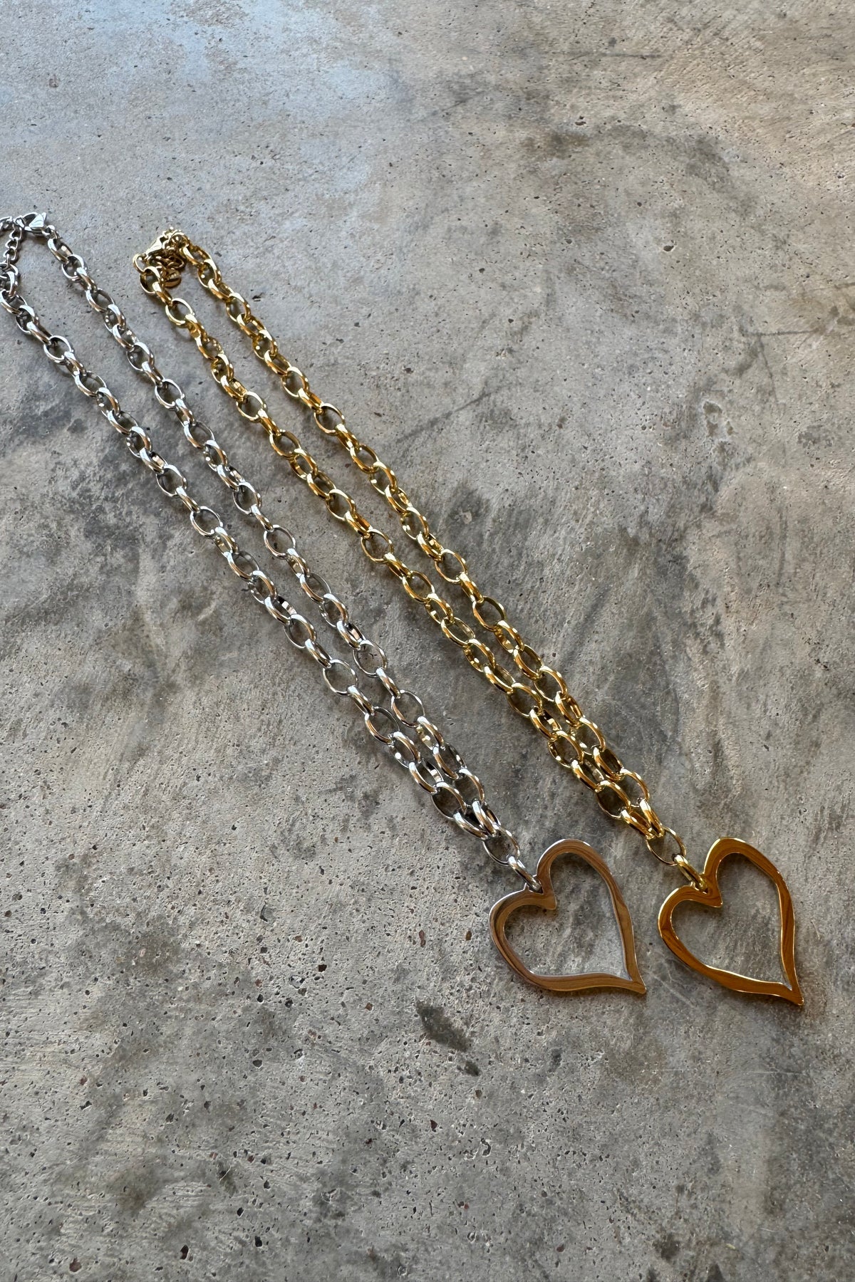 HEARTLINE NECKLACE