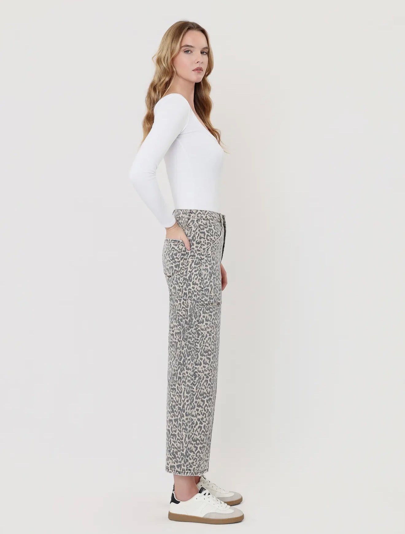 High Rise Leopard Print Utility Barrel
Jeans