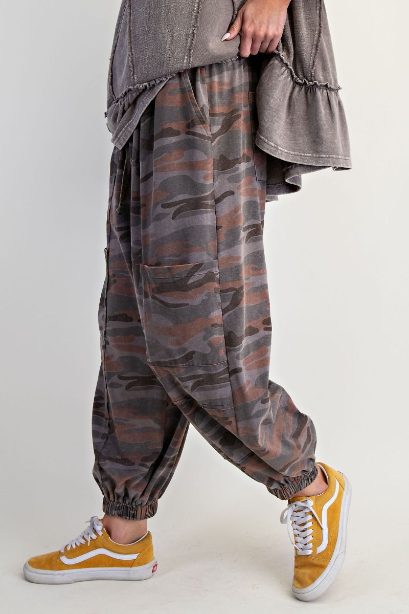 CAMOUFLAGE PRINT WASHED PANTS