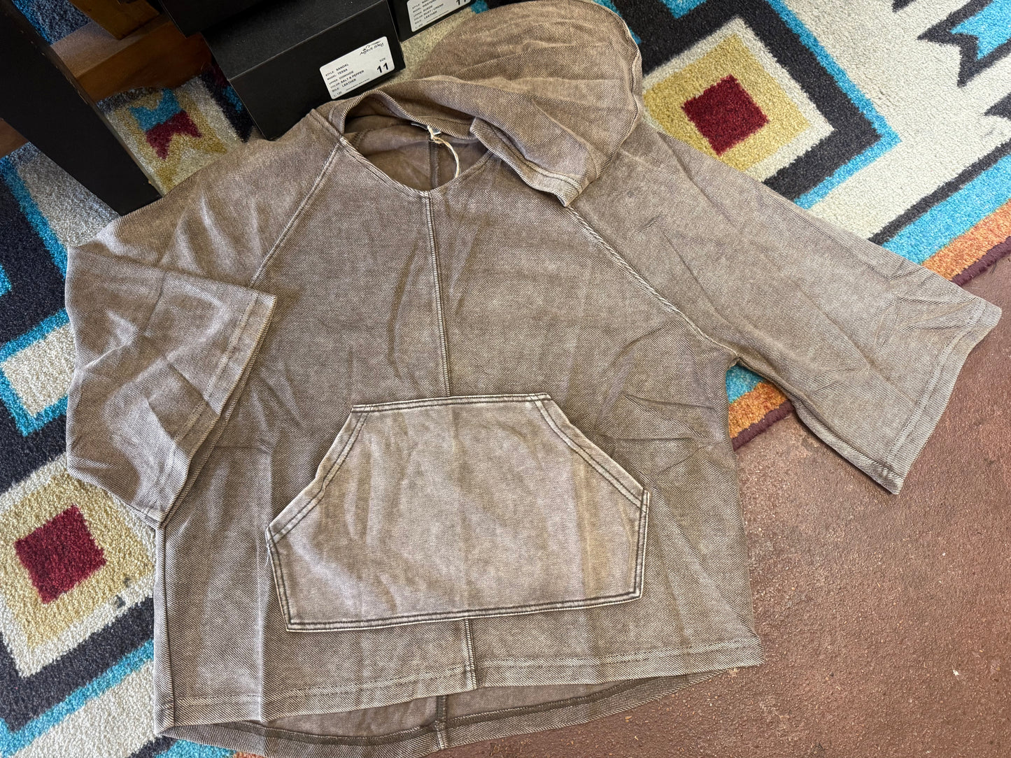 TEXTURED KNIT WASHED HOODED PULLOVER