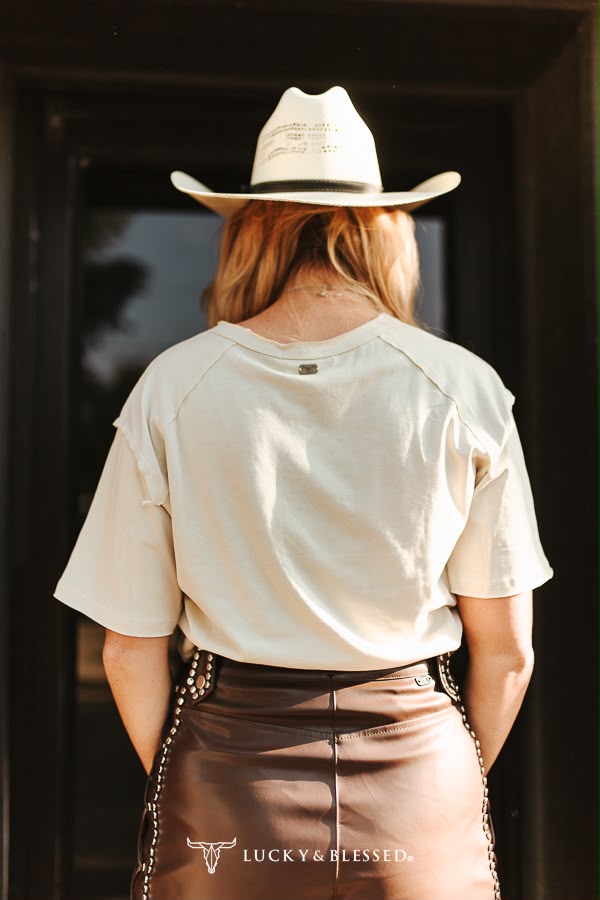 SAND KICKING BRONCO EMBROIDERED SHORT SLEEVE
UNFINISHED HEM DETAIL SHIRT