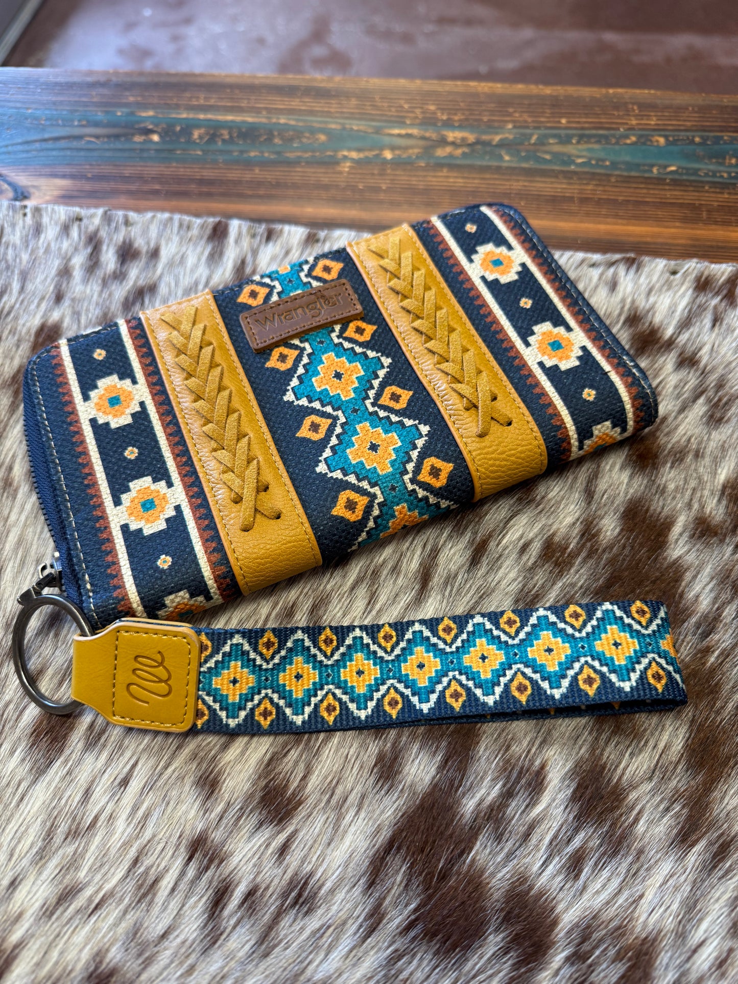 Wrangler Zoey Clutch