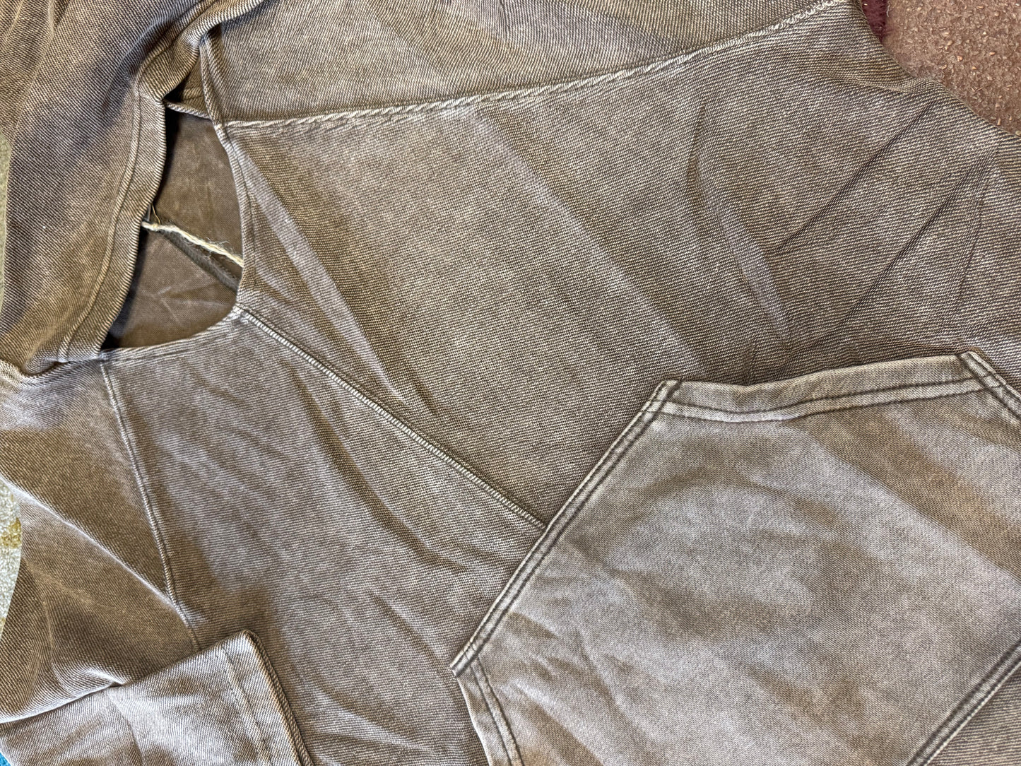 TEXTURED KNIT WASHED HOODED PULLOVER