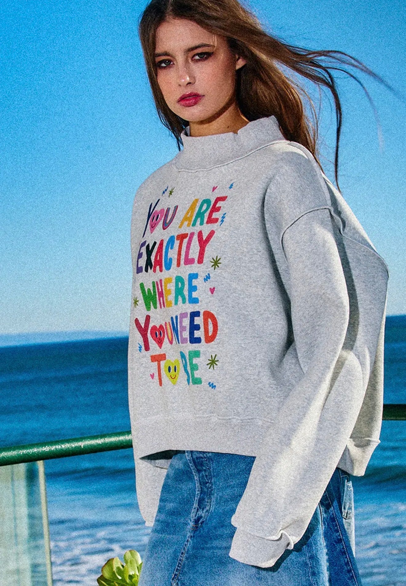 REVERSIBLE GRAPHIC MOCK-NECK CROP SWEATSHIRT