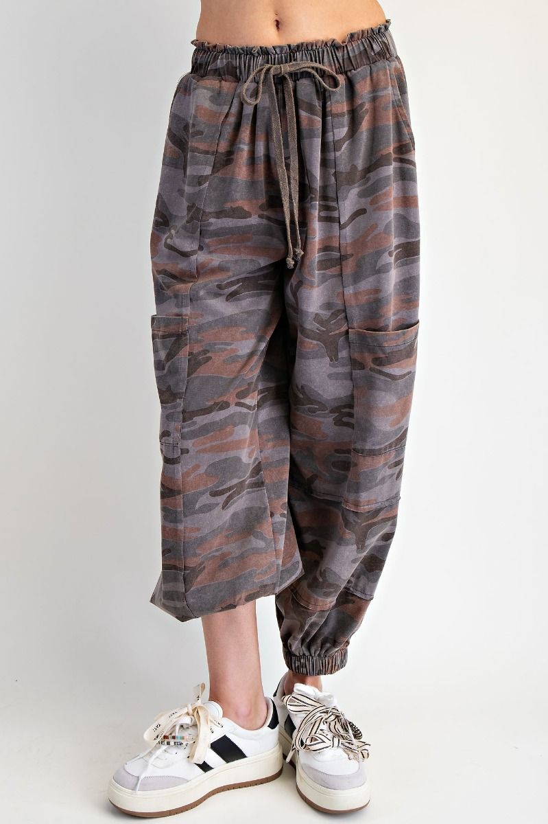 CAMOUFLAGE PRINT WASHED PANTS
