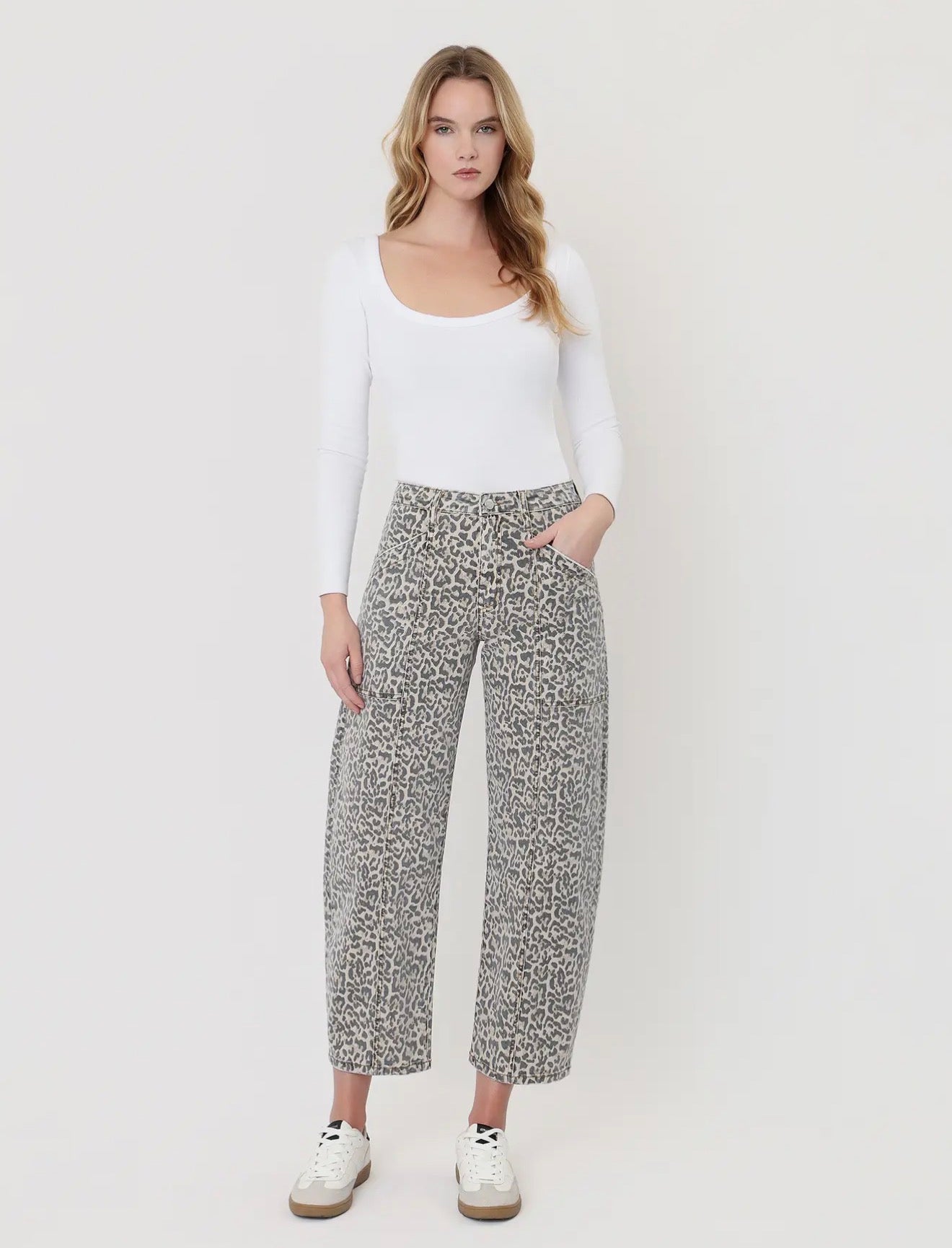 High Rise Leopard Print Utility Barrel
Jeans
