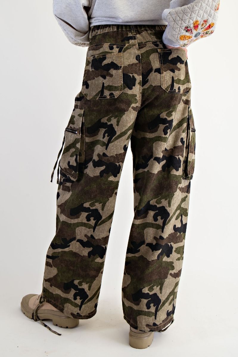 CAMOUFLAGE PRINT CARGO
PANTS