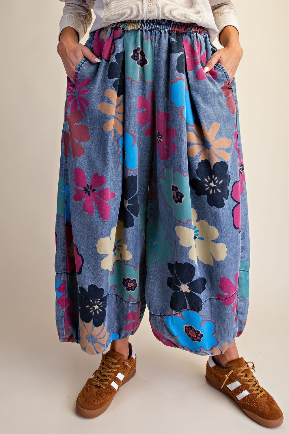 FLORAL PRINT WASHED DENIM PANTS
