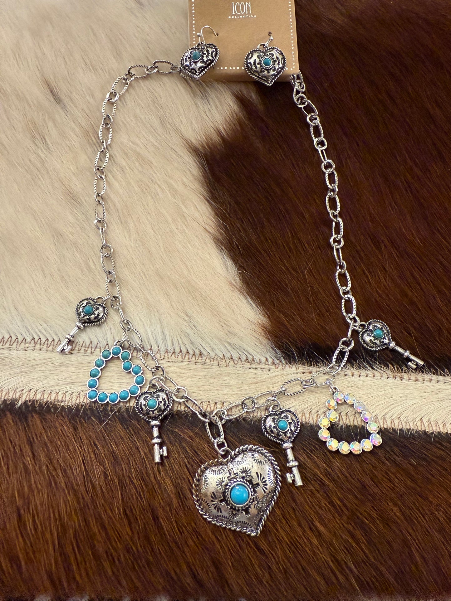 Key Charm Necklace Set