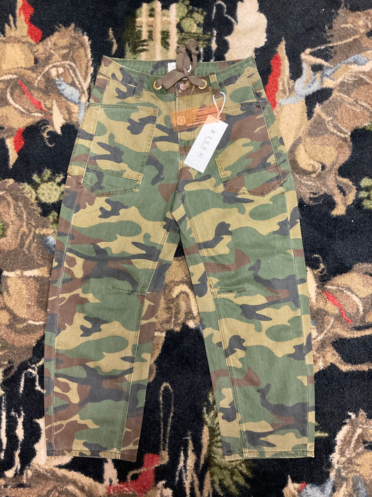 Mid Rise Relaxed Barrel Leg Camo Pants