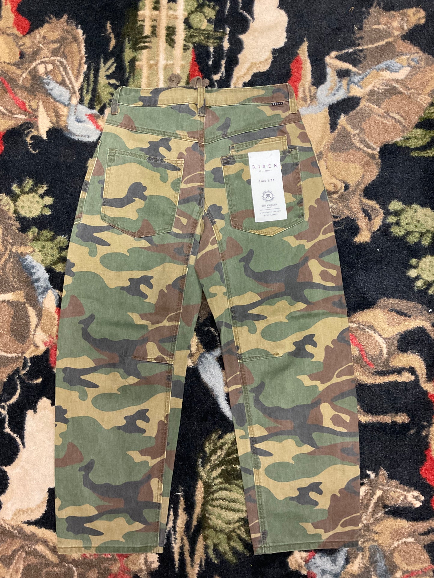 Mid Rise Relaxed Barrel Leg Camo Pants