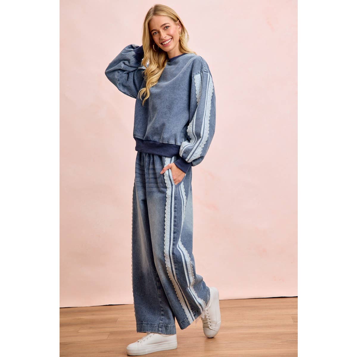 WASHED DENIM LACE CONTRAST SIDED SWEATSHIRT TOP