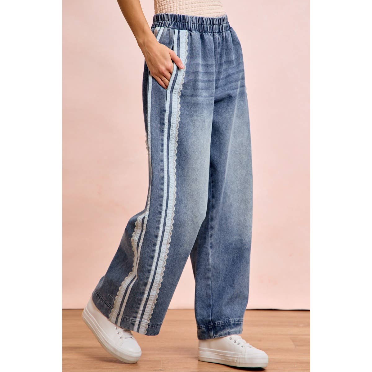 WASHED LACE CONTRAST SIDED DENIM PANTS