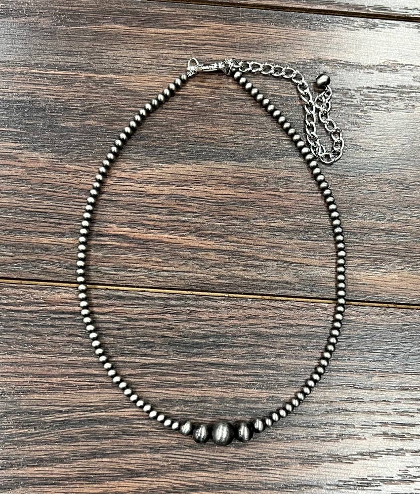 735527, Handmade 15" Navajo Bead Necklace