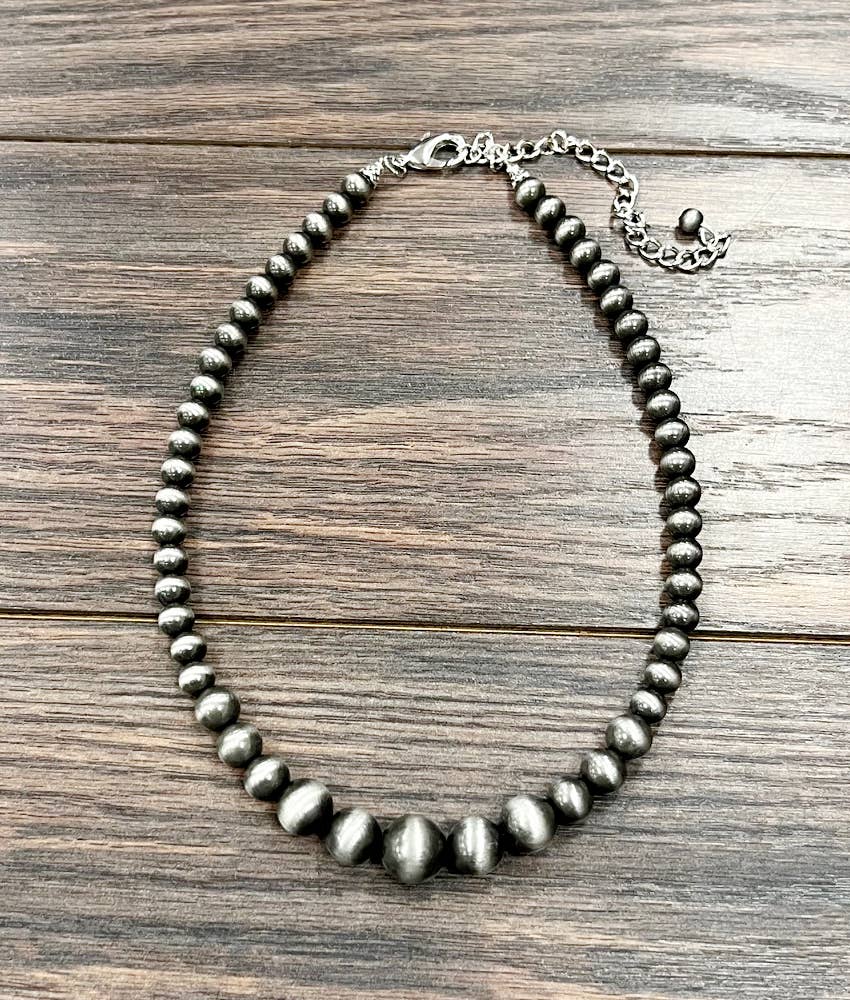 738423, Handmade 16" Navajo Bead Necklace