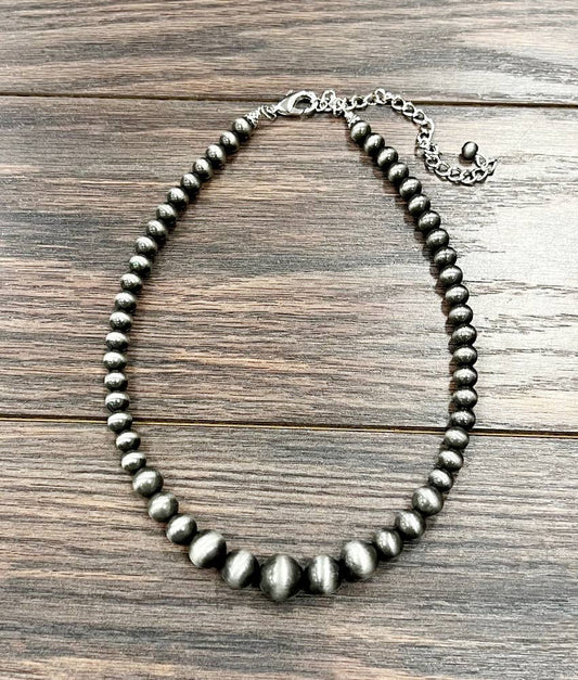 738423, Handmade 16" Navajo Bead Necklace
