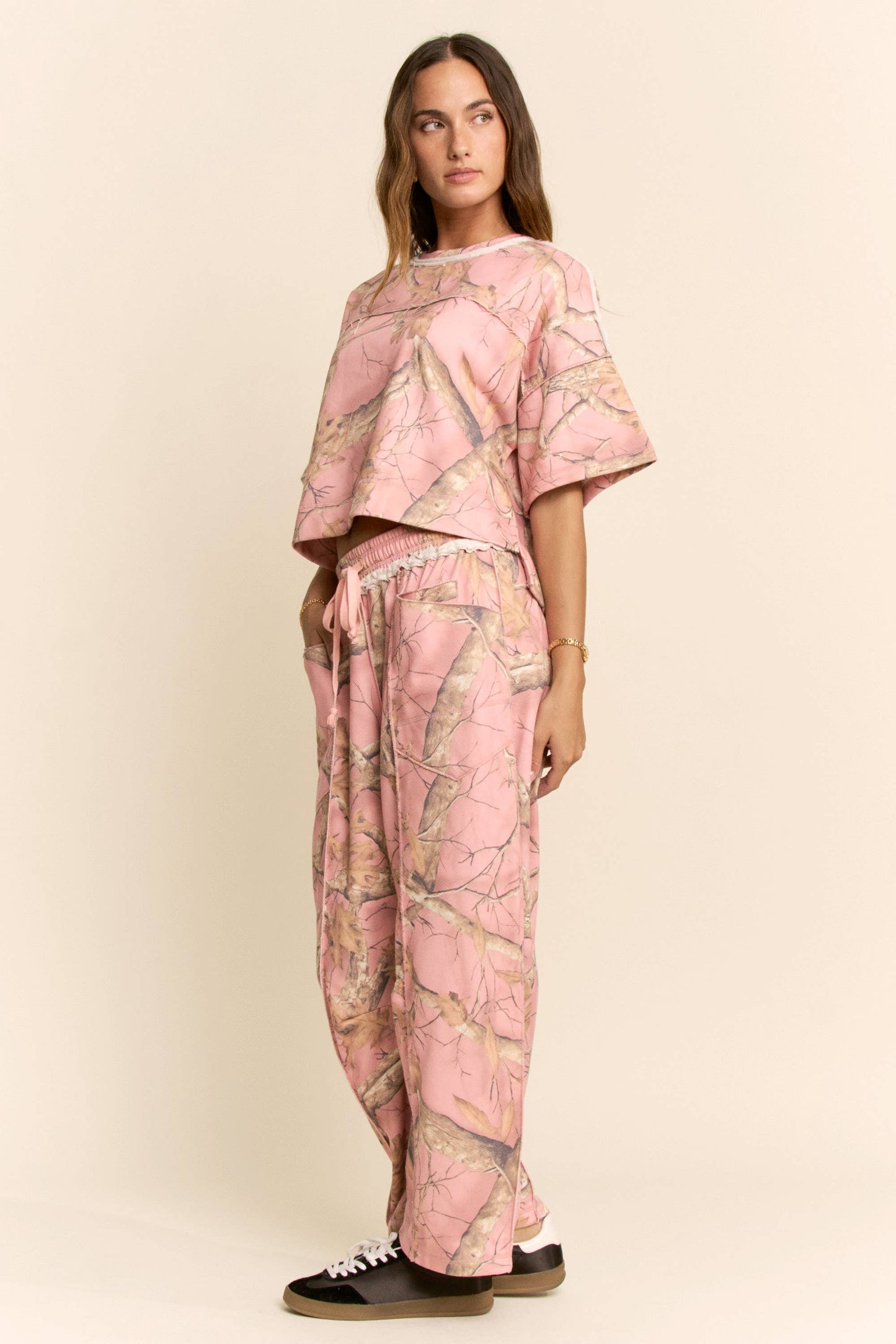 CAMO PRINT LOUNGE TOP AND TIE LEG PANTS SET