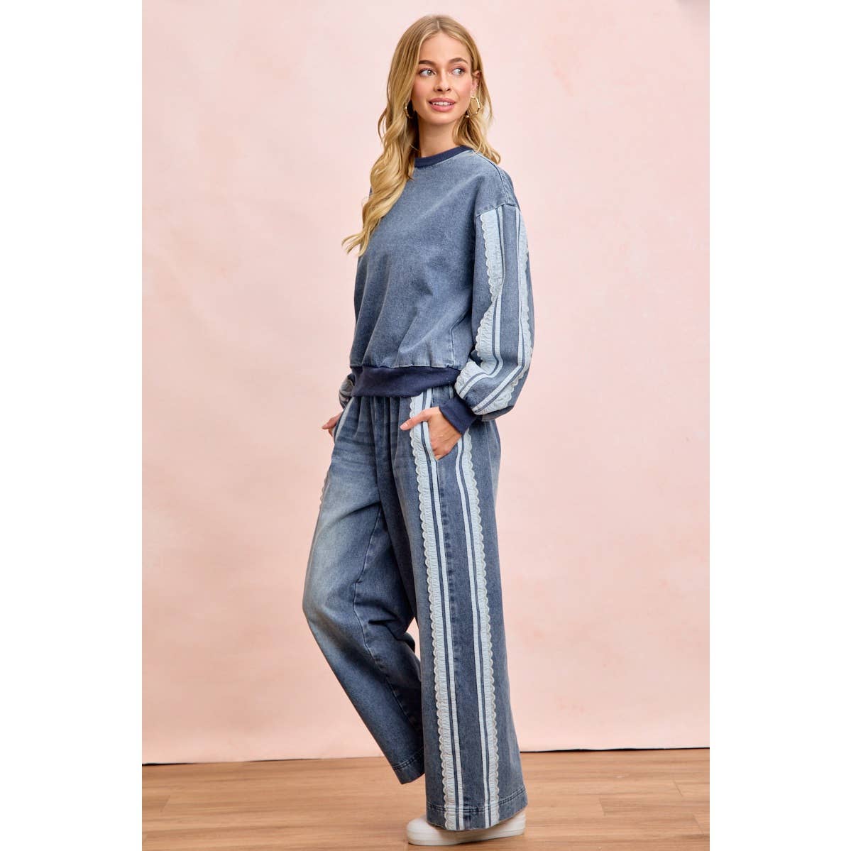 WASHED DENIM LACE CONTRAST SIDED SWEATSHIRT TOP